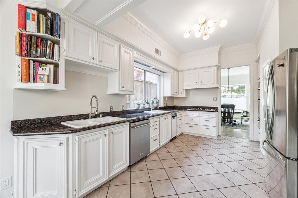 4022 Marlowe St, Houston TX  77005-2045 exterior