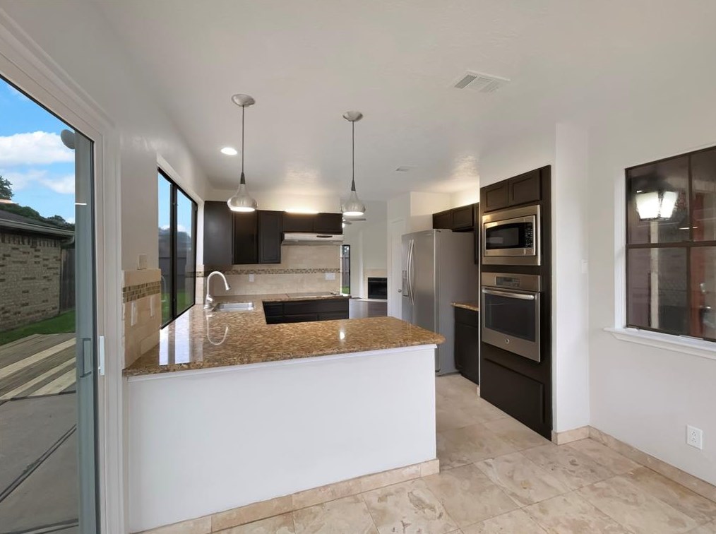 7815 Micheline Cir, Houston, TX 77071-3702