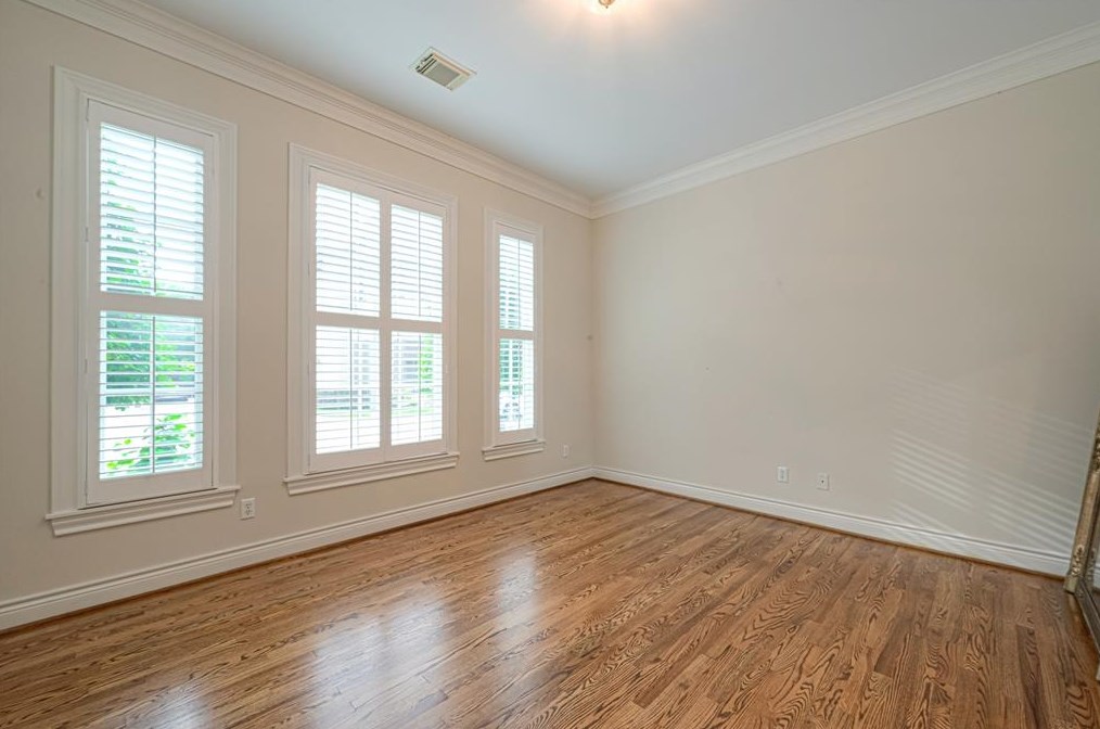 1249 Ripple Creek Dr, Houston TX  77057-1764 exterior