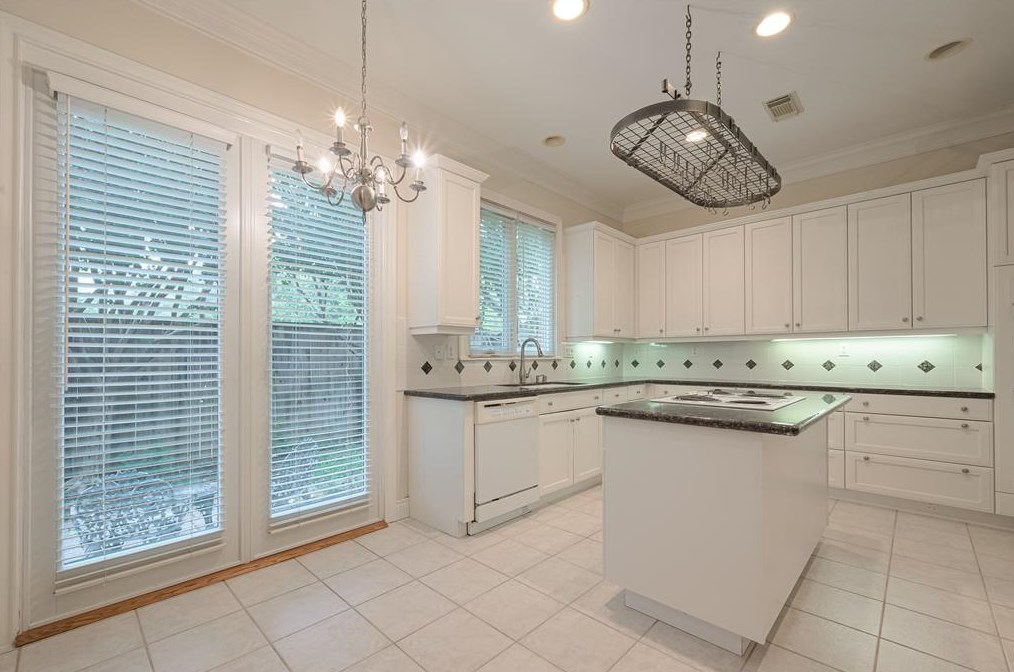 1249 Ripple Crk Dr, Houston TX  77024-6933 exterior
