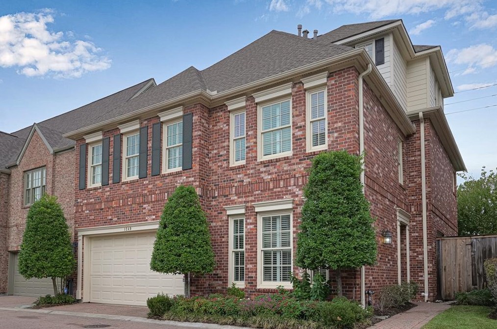 1249 Ripple Creek Dr, Houston, TX 77057-1764