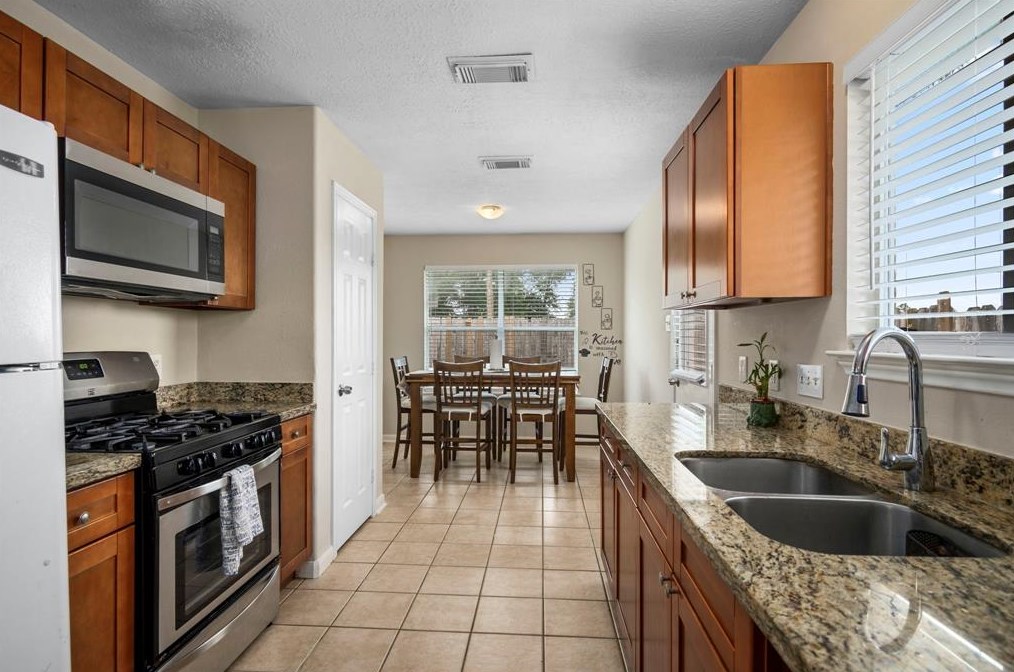 2938 Cypress Is Dr, Houston TX  77073-1603 exterior