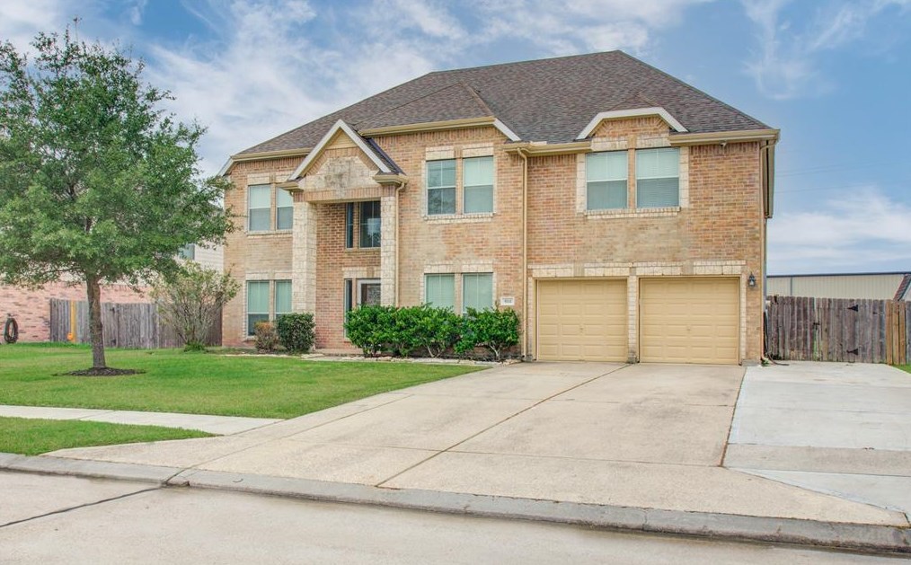 5111 Lakeside Ave, Baytown, TX 77523