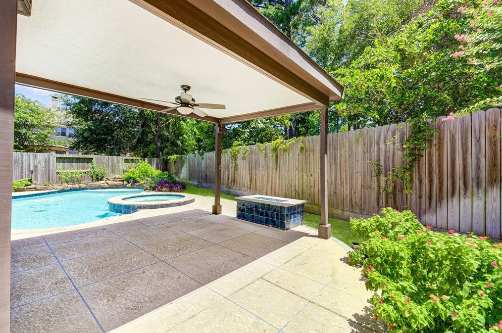 7802 Stone Oak Ct, Houston TX  77070-4337 exterior