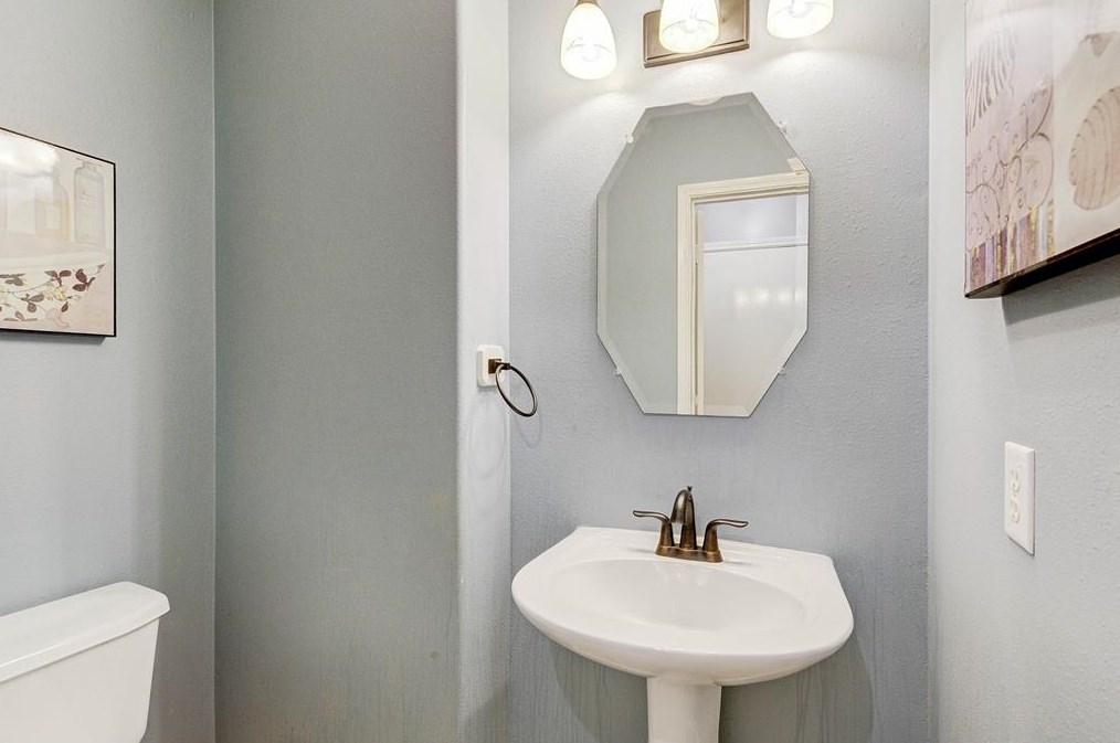 7802 Stone Oak Ct, Houston TX  77070-4337 exterior