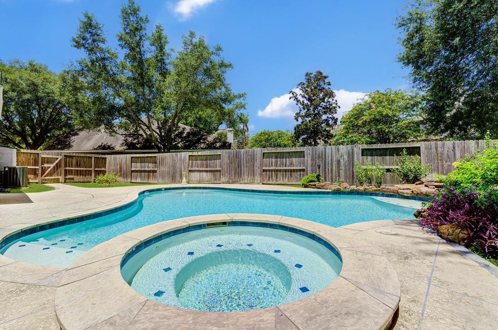 7802 Stone Oak Ct, Houston TX  77070-4337 exterior