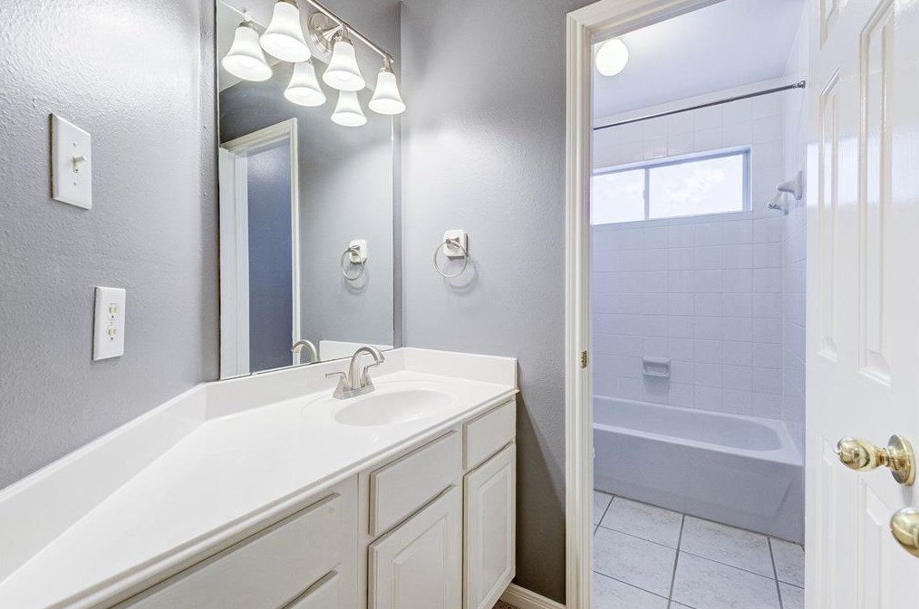 7802 Stone Oak Ct, Houston TX  77070-4337 exterior