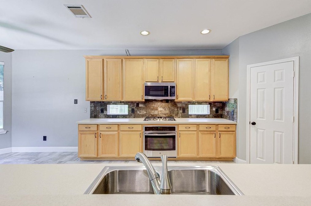 7802 Stone Oak Ct, Houston TX  77070-4337 exterior