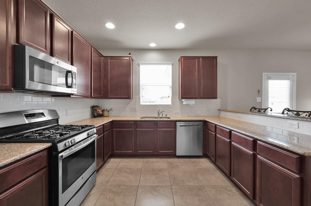 19023 Ashford Sq St, Tomball TX  77375-2523 exterior