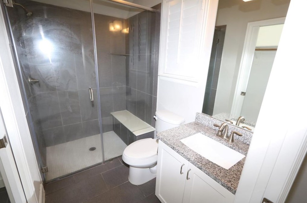 1909 Hickory St, Houston TX  77007-4133 exterior