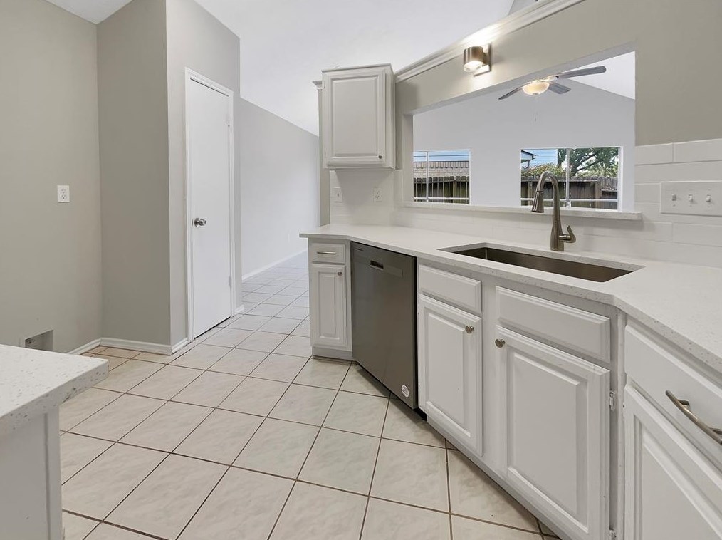 6610 Soledad Dr, Houston TX  77083-5257 exterior