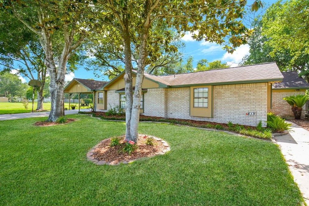 813 Payne St, Jones Creek, TX 77437-3866