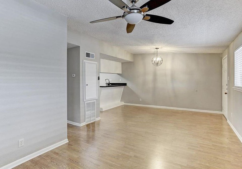 4822 Merwin St #15, Houston, TX 77027