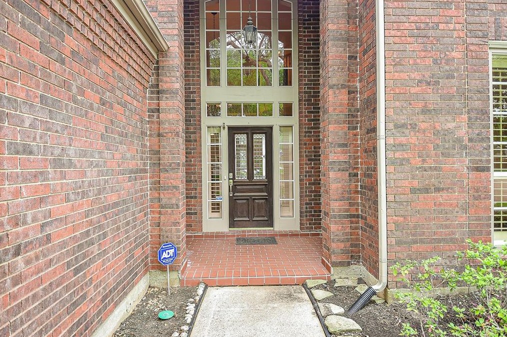 1802 Sugar Crossing Dr, Sugar Land TX  77478-5302 exterior