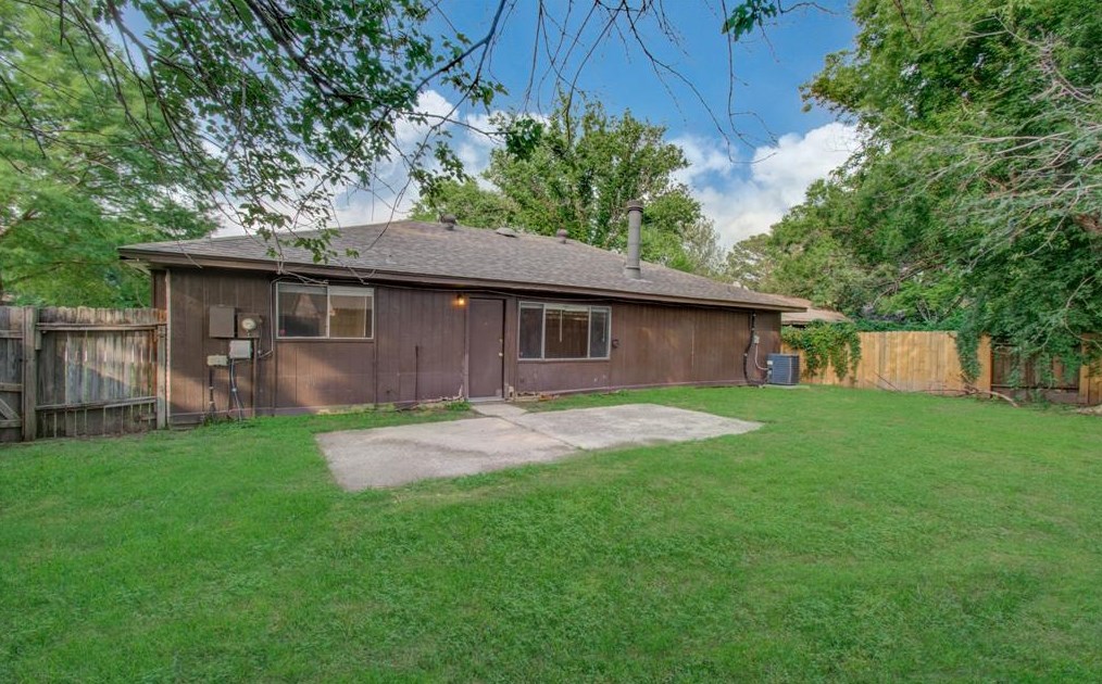 14147 Magnolia Spg Dr, Houston TX  77066-5517 exterior