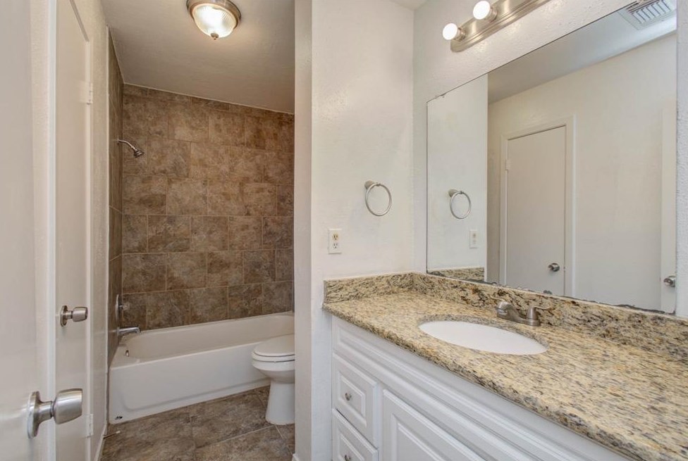 14147 Magnolia Spg Dr, Houston TX  77066-5517 exterior