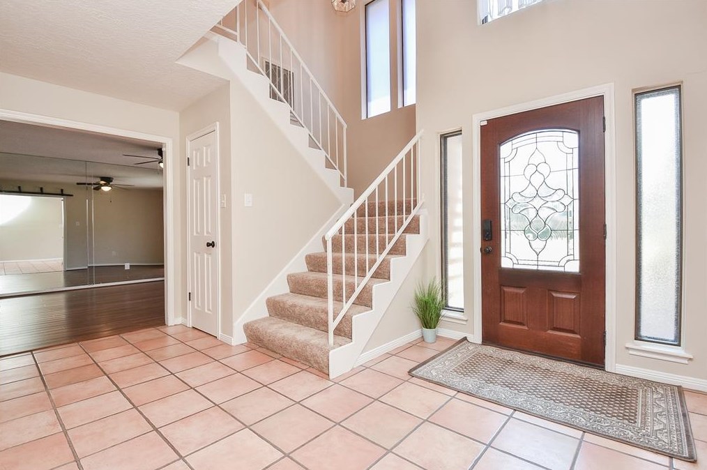 7731 Club Lake Dr, Houston, TX 77095