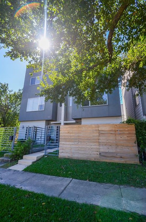 1522 Blodgett St, Houston, TX 77004-5015