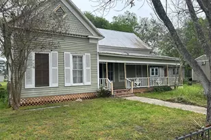 211 205 206 E Thigpen, Carmine, TX 78932 - Photo 1