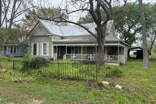 211 205 206 E Thigpen, Carmine, TX 78932 - Photo 4