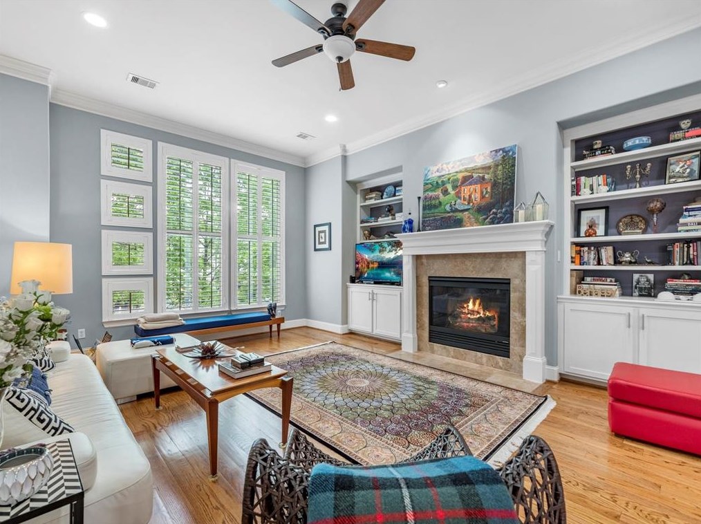 1912 Brun St, Houston TX  77019-6557 exterior