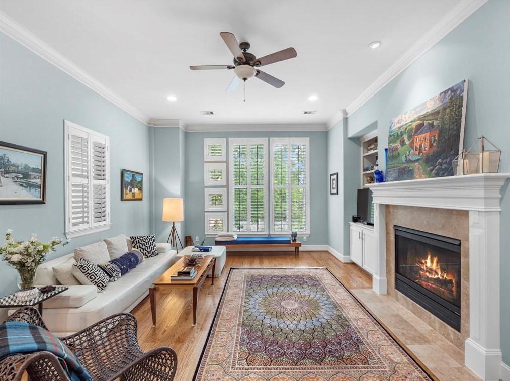 1912 Brun St, Houston TX  77019-6557 exterior