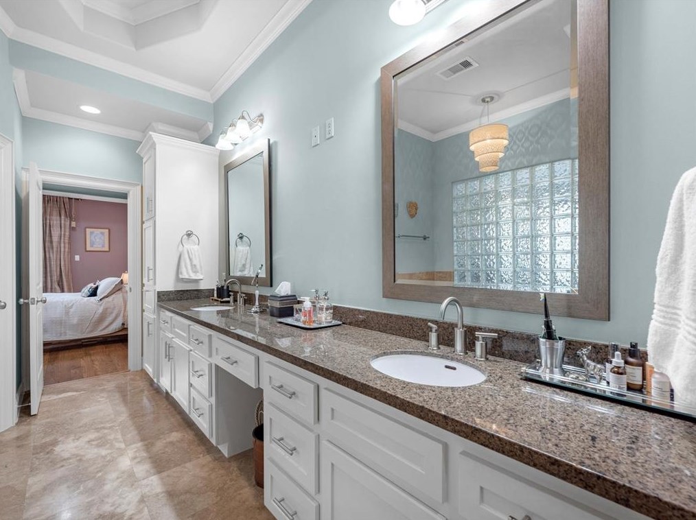 1912 Brun St, Houston TX  77019-6557 exterior