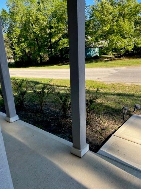 735 Cedar Point Dr, Livingston, TX 77351