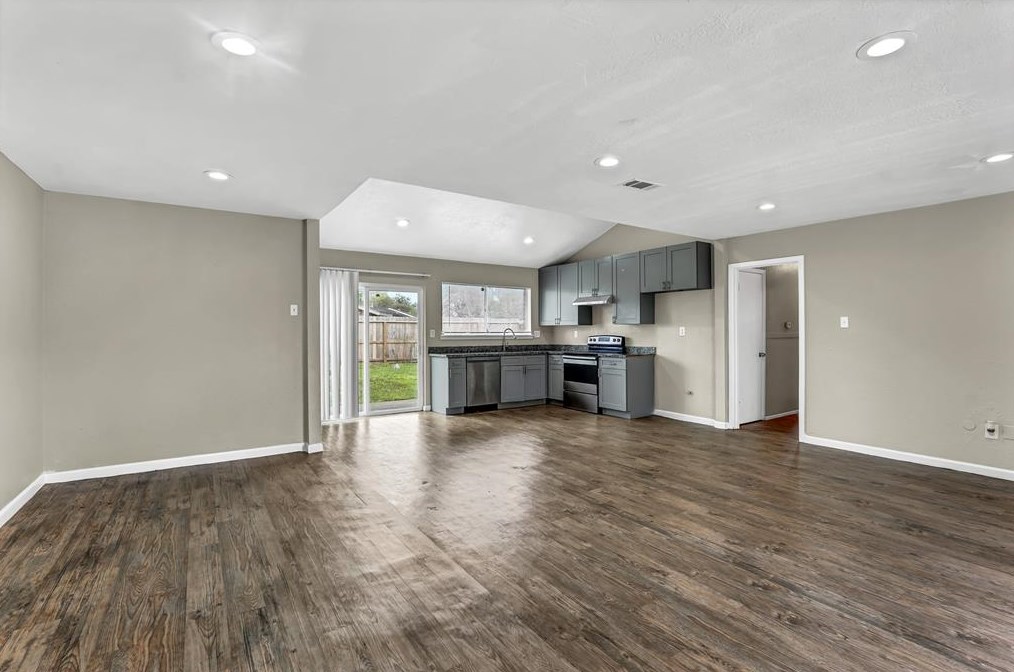 9311 Golden Wood Ln, Houston, TX 77086
