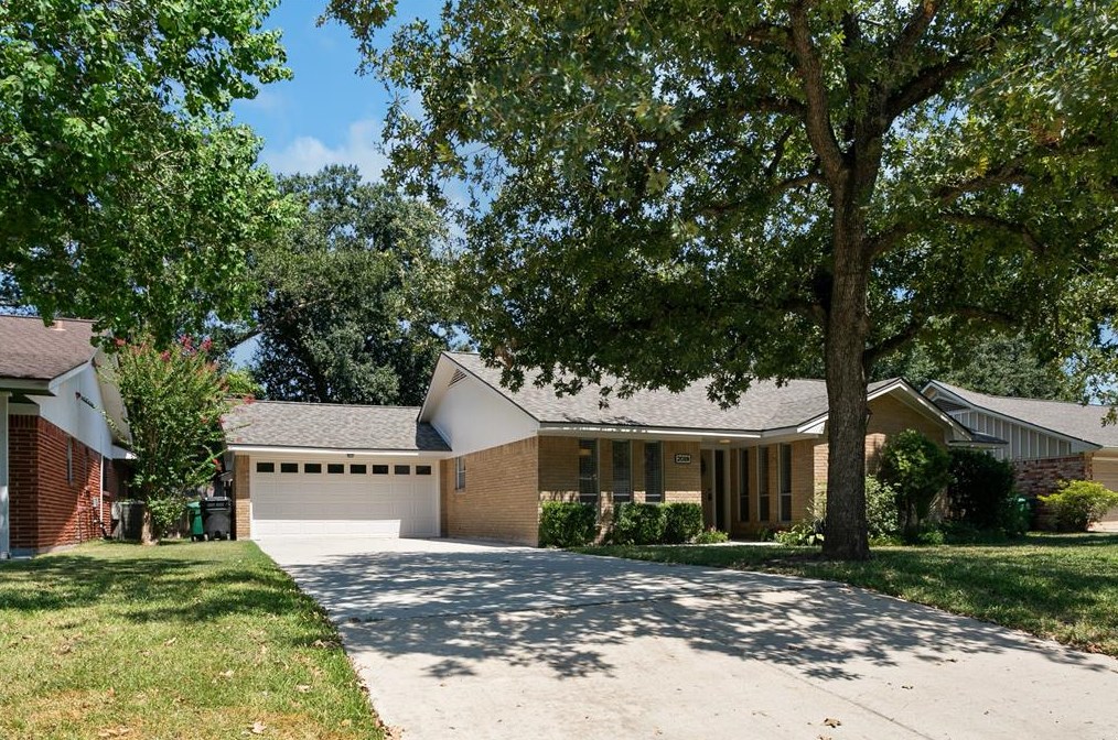 2018 Stebbins Dr, Houston, TX 77043-2418
