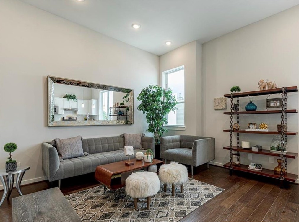 608 Thornton Rd, Houston, TX 77018