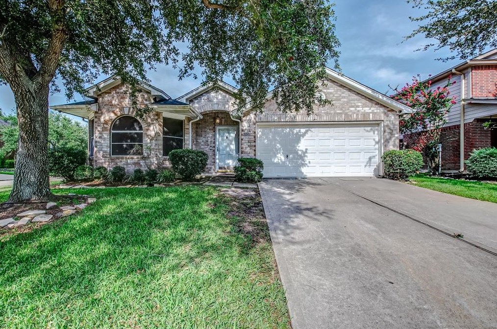 3508 Stonegate Cir, Pearland, TX 77584