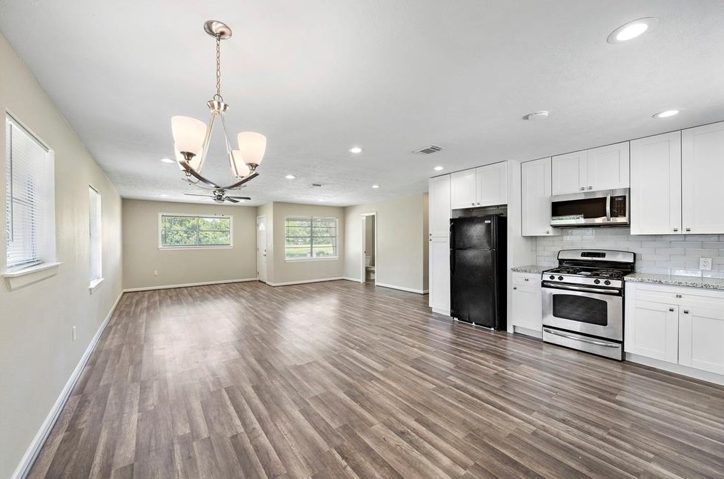 7901 Mchard Rd, Pearland, TX 77581