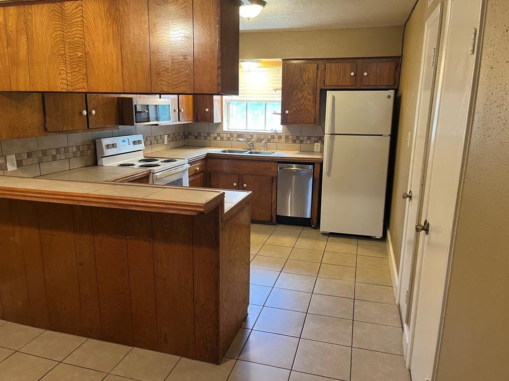 501 Waco St #4, Conroe, TX 77301
