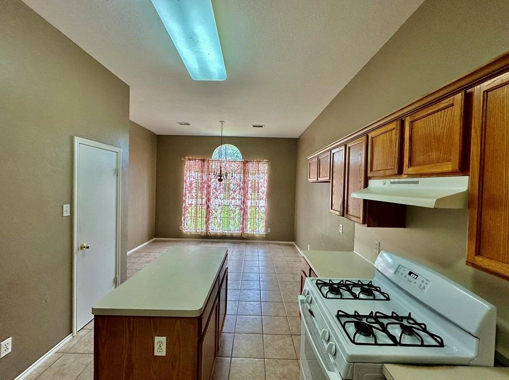 1912 Hunnington Dr, Conroe TX  77303-1834 exterior