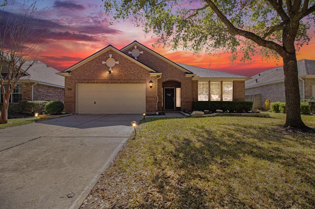 2527 Old River Ln, Richmond, TX 77406