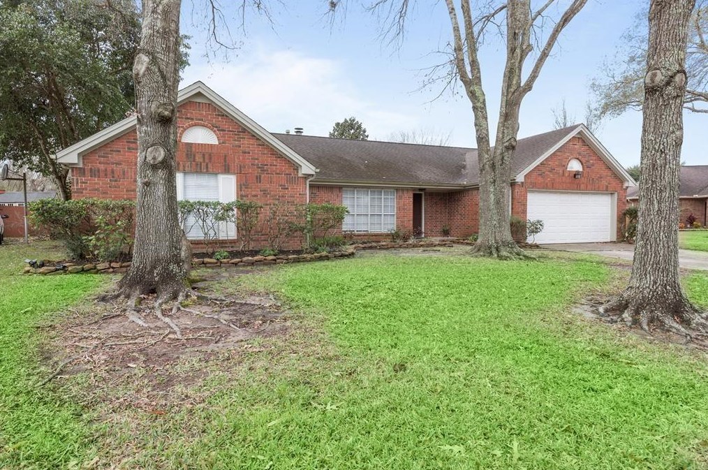 307 Edelweiss Dr, League City, TX 77573