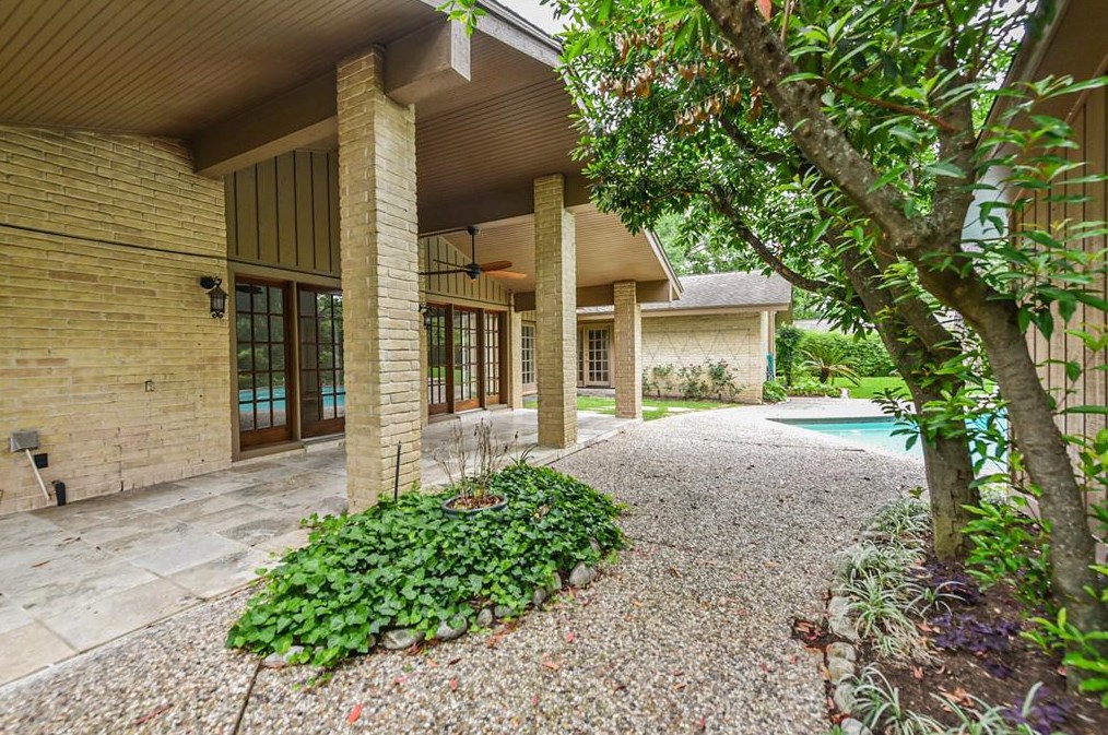 11715 Winshire Cir, Houston TX  77024-6311 exterior