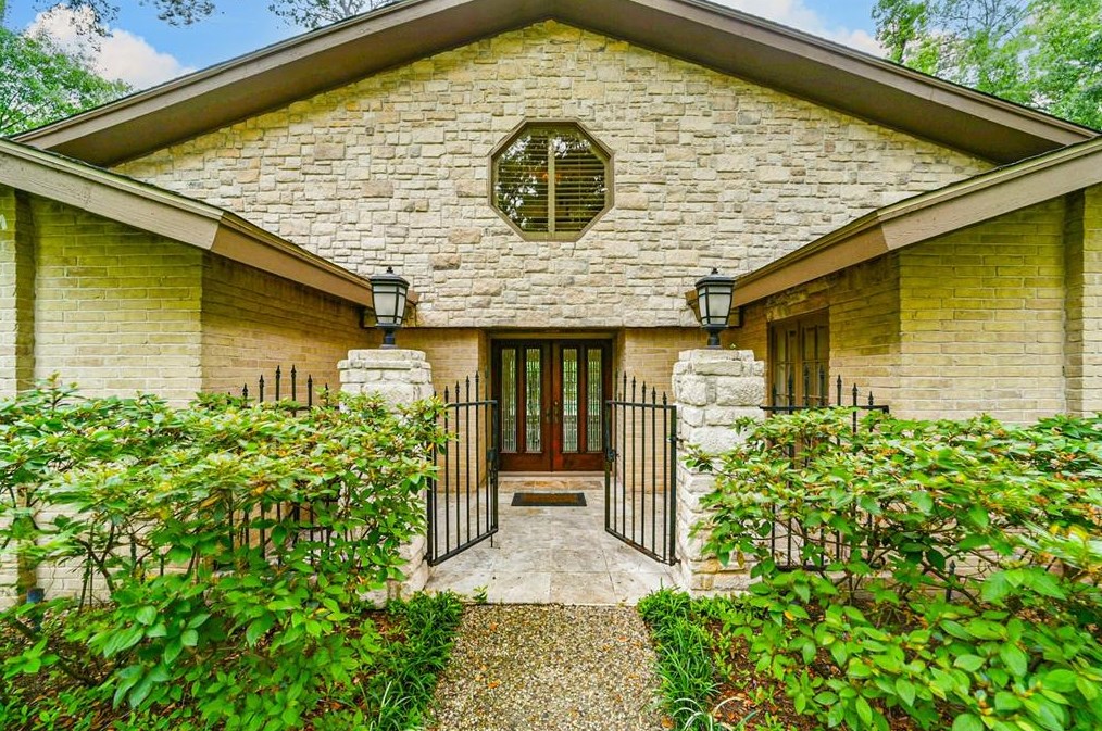 11715 Winshire Cir, Houston, TX 77024-6311