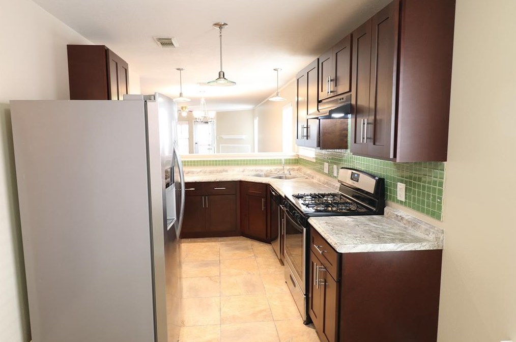 1115 Willow Dr, Houston TX  77073-5384 exterior