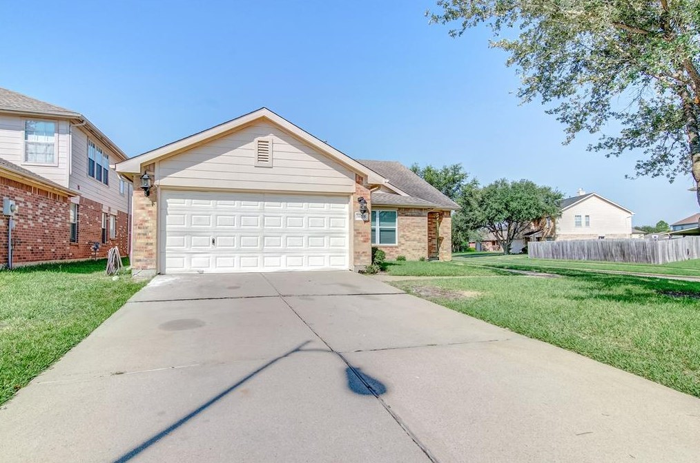 16218 Soaring Eagle Dr, Houston, TX 77083