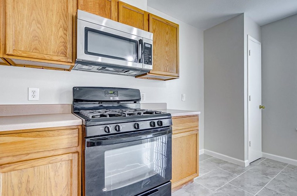 16218 Soaring Eagle Dr, Houston TX  77083-5174 exterior