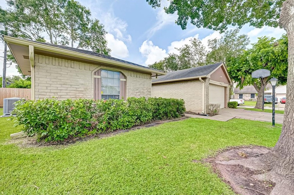 16355 Sierra Grande Dr, Houston, TX 77083
