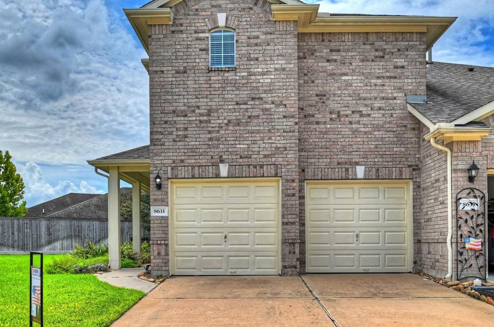8633 Sunset Loch Dr, Spring, TX 77379