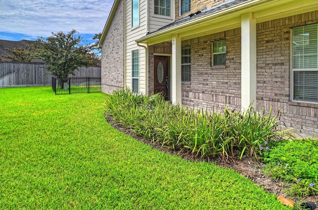 8633 Sunset Loch Dr, Spring TX  77379-5127 exterior