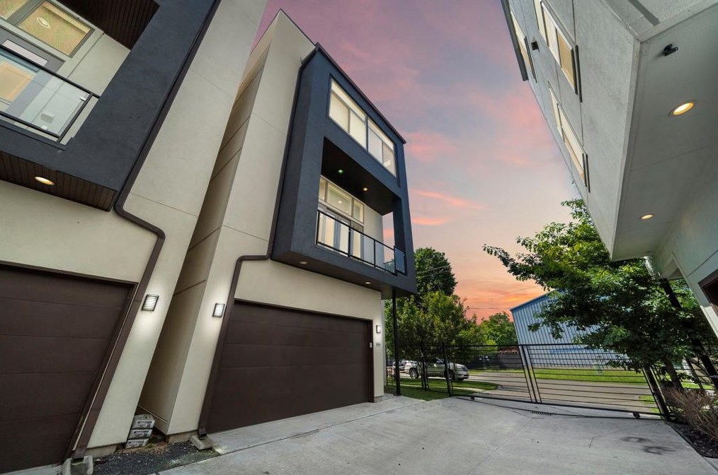 3225 Garrow St, Houston, TX 77003