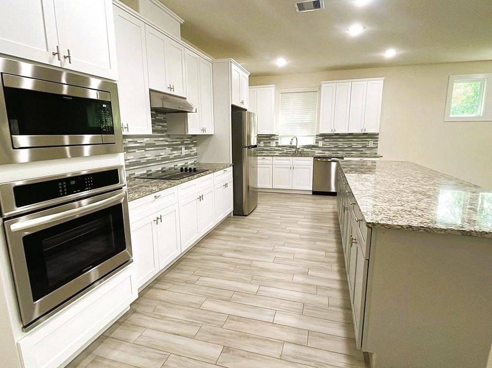 10923 Hummingbird Pl, Conroe, TX 77385