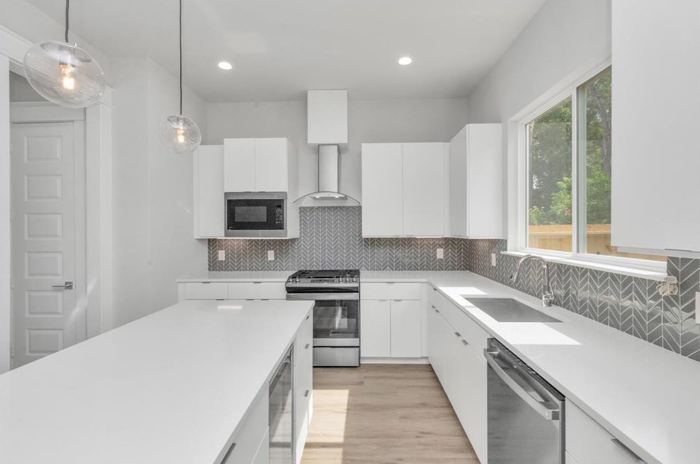 5820 Burt St, Houston, TX 77091