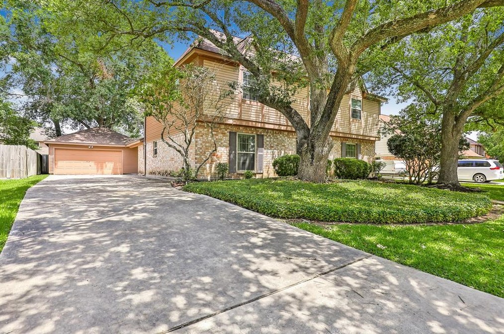 7719 12th Fairway Ln, Humble, TX 77346-2117