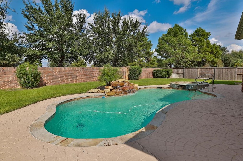9722 Rollinson Park Dr, Spring, TX 77379-5253